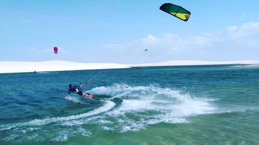 Kitesurfer vor der Küste von Guajiru